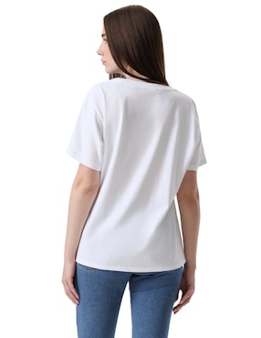 Playera manga corta Levi's cuello redondo para mujer