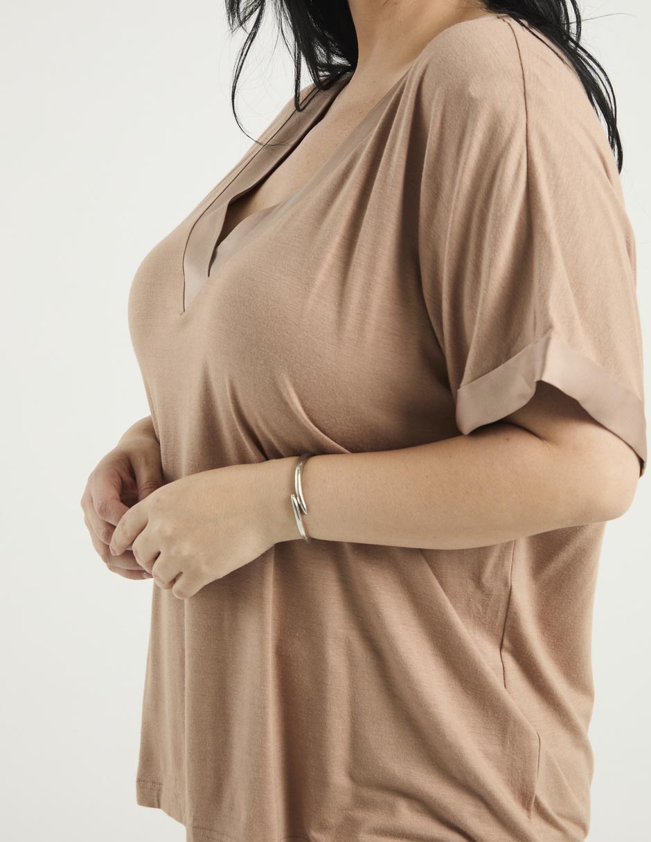Playera manga corta cuello V para mujer 4