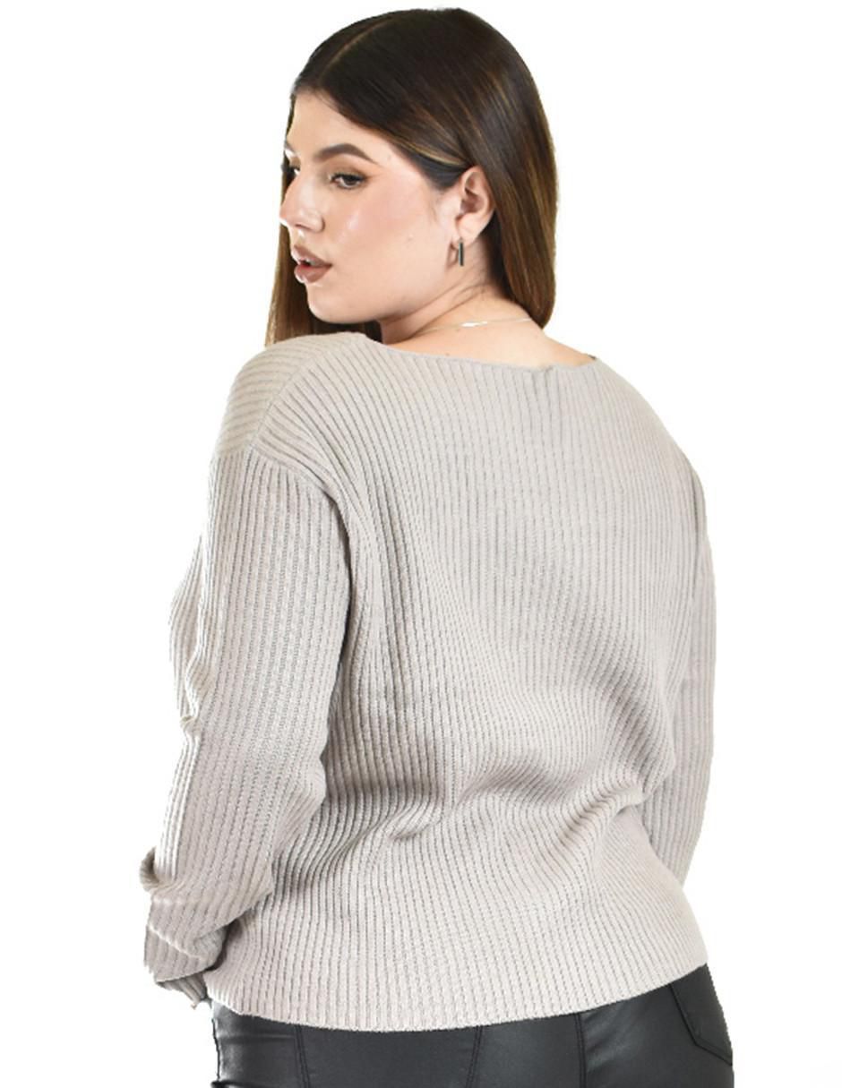 Suéter cuello ojal para mujer 3